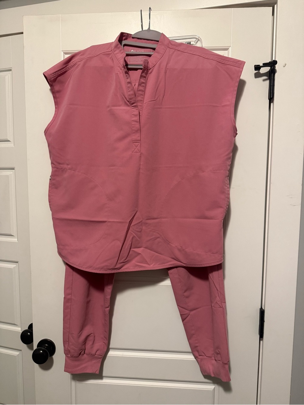 FIGS Dusty Rose Scrub Set Size L Sleeveless Top + Jogger Pants